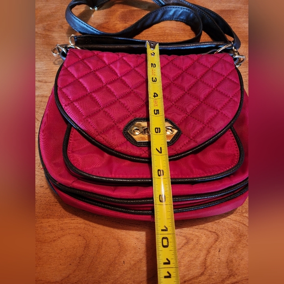 Steve Madden Quilted Purse With Adjustable Strap - Picture 3 of 9